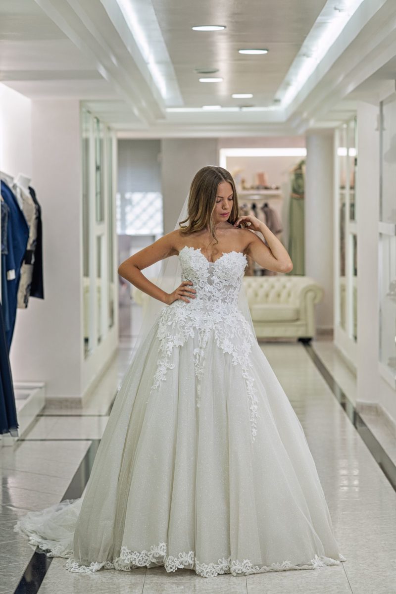 Abiti Sposa_Pizzo e Romantico_ORO_VELA SPOSA