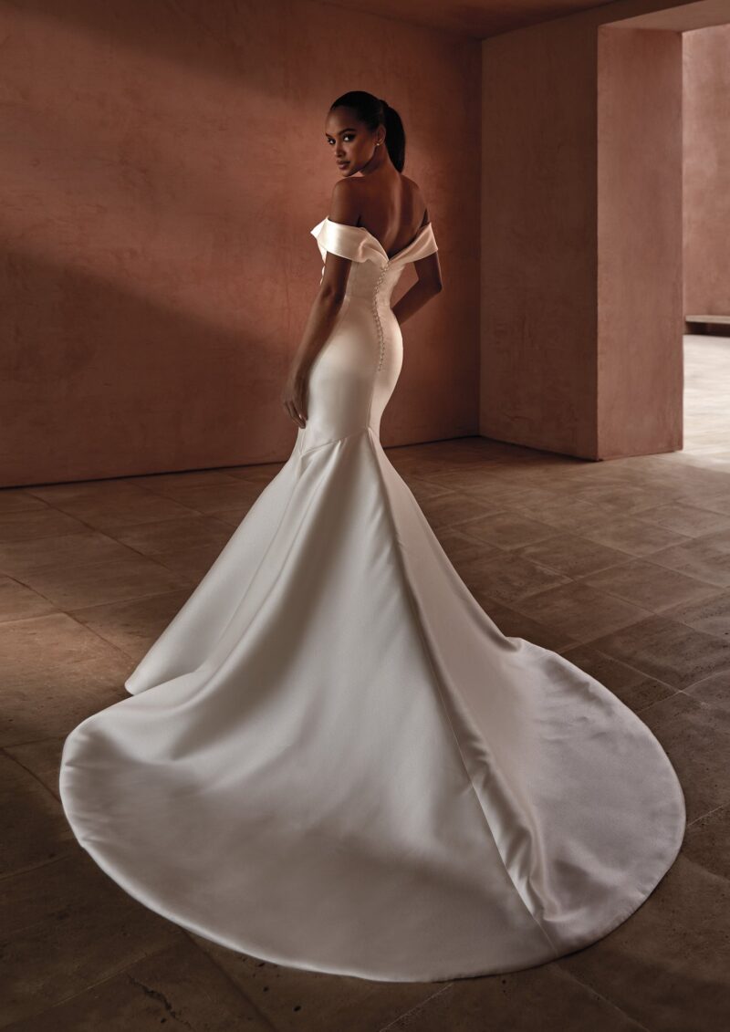 Abiti Sposa_Sirene e Scivolati_AVONIA_PRONOVIAS